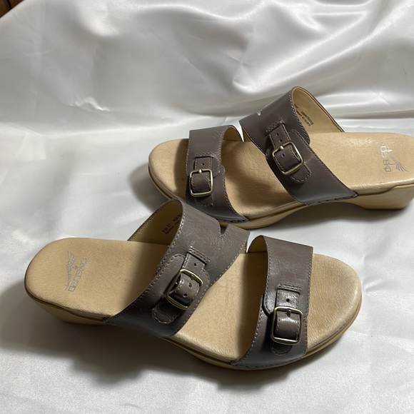 Dansko Size 37 Leather Taupe Adjustable Buckle Strappy Sandals - Picture 4 of 8